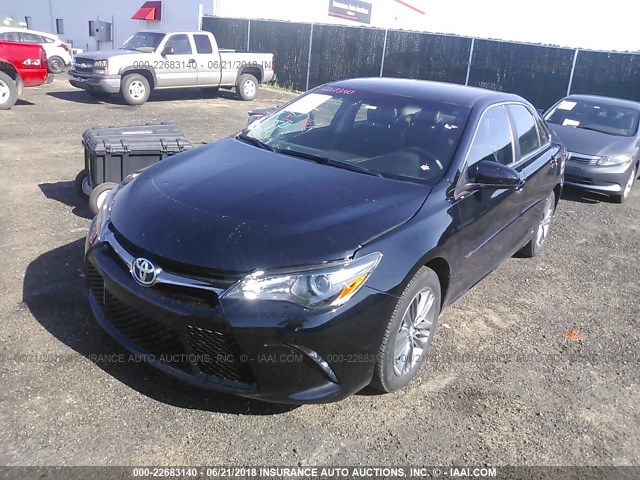 4T1BF1FK2HU302122 - 2017 TOYOTA CAMRY LE/XLE/SE/XSE BLACK photo 2