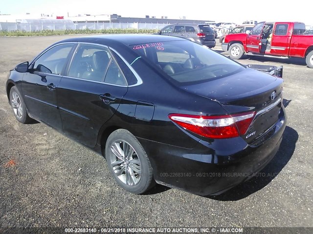 4T1BF1FK2HU302122 - 2017 TOYOTA CAMRY LE/XLE/SE/XSE BLACK photo 3