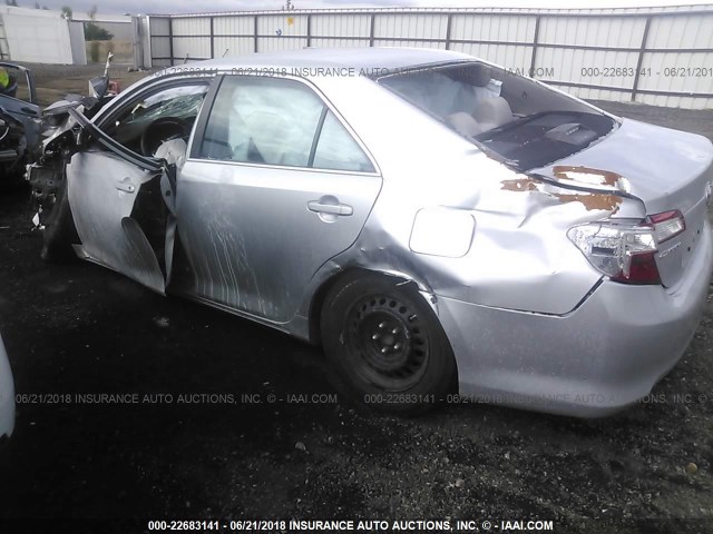 4T4BF1FK4DR287980 - 2013 TOYOTA CAMRY L/SE/LE/XLE SILVER photo 3