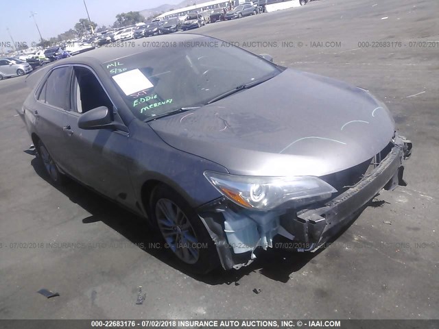 4T1BF1FK3FU003705 - 2015 TOYOTA CAMRY LE/XLE/SE/XSE GRAY photo 1