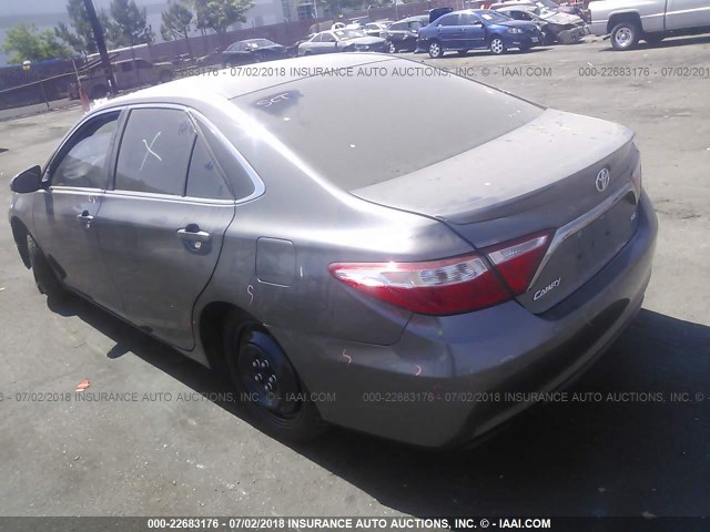 4T1BF1FK3FU003705 - 2015 TOYOTA CAMRY LE/XLE/SE/XSE GRAY photo 3