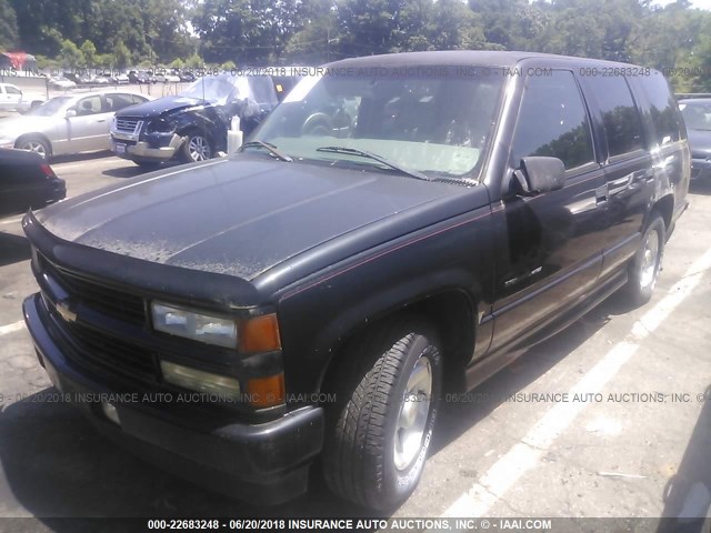 1GNEC13R2YR146203 - 2000 CHEVROLET TAHOE C1500 BLACK photo 2