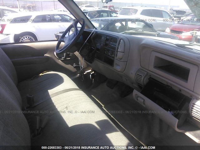 1GDGC34R9WF024962 - 1998 GMC SIERRA C3500 WHITE photo 5