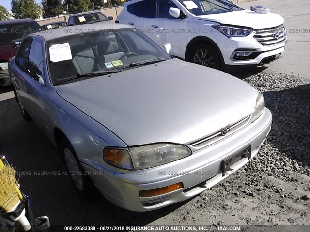 4T1BG12K8TU684894 - 1996 TOYOTA CAMRY DX/LE/XLE მწვანე ფოტო 1