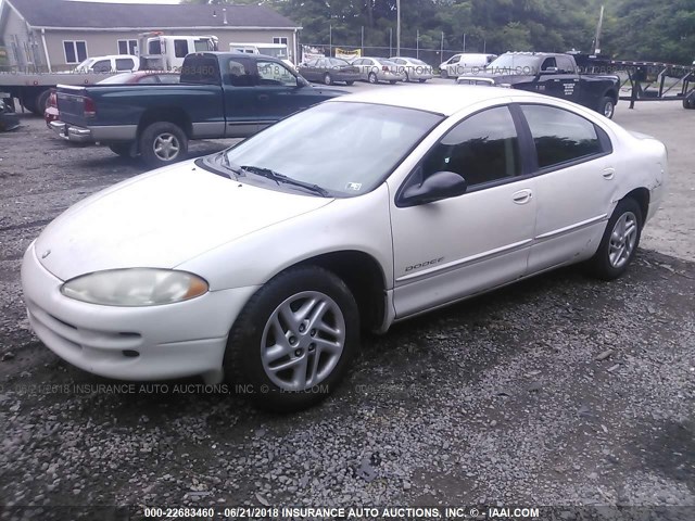 2B3HD46R8YH341126 - 2000 DODGE INTREPID WHITE photo 2