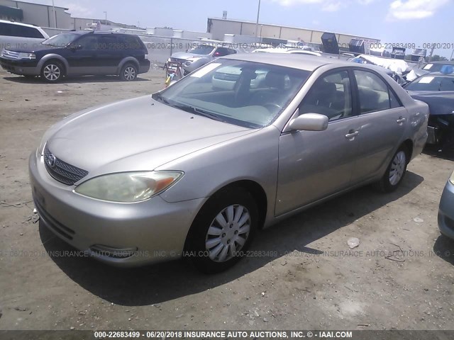 JTDBE32K920136978 - 2002 TOYOTA CAMRY LE/XLE/SE ოქროსფერი ფოტო 2