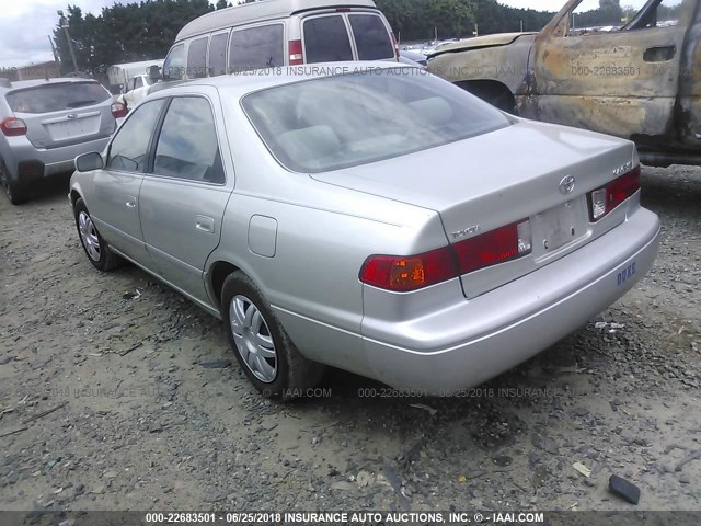 JT2BG22K610595817 - 2001 TOYOTA CAMRY CE/LE/XLE SILVER photo 3
