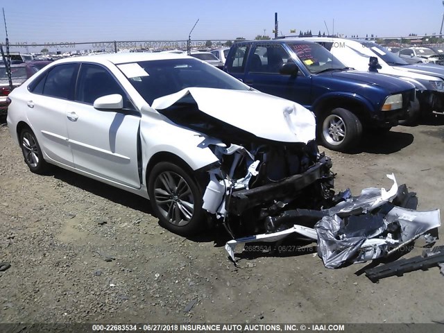 4T1BF1FK7HU410414 - 2017 TOYOTA CAMRY LE/XLE/SE/XSE WHITE photo 1