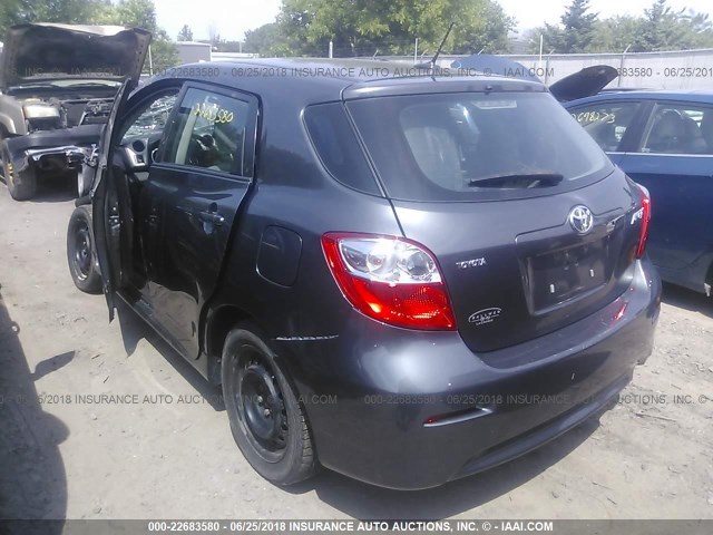 2T1KU4EEXAC471668 - 2010 TOYOTA COROLLA MATRIX  GRAY photo 3