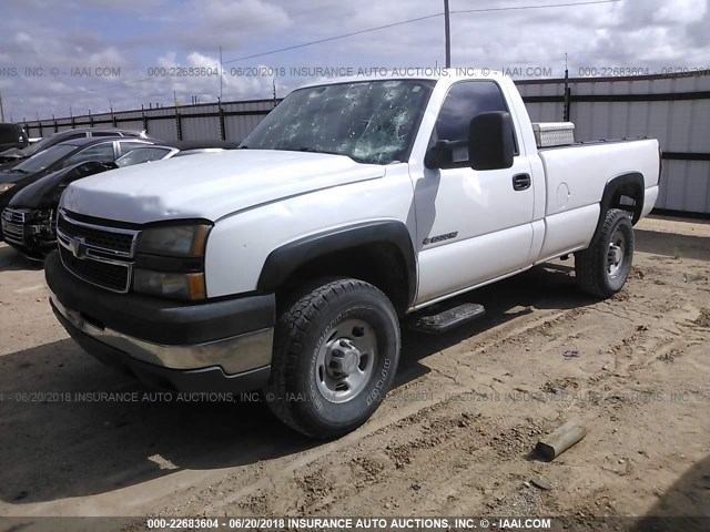 1GCHC24U36E144656 - 2006 CHEVROLET SILVERADO C2500 HEAVY DUTY WHITE photo 2