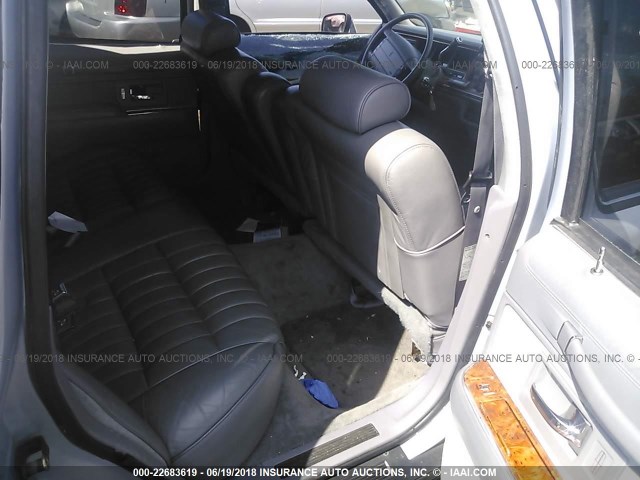 1LNLM81W7PY741546 - 1993 LINCOLN TOWN CAR EXECUTIVE SILVER photo 8