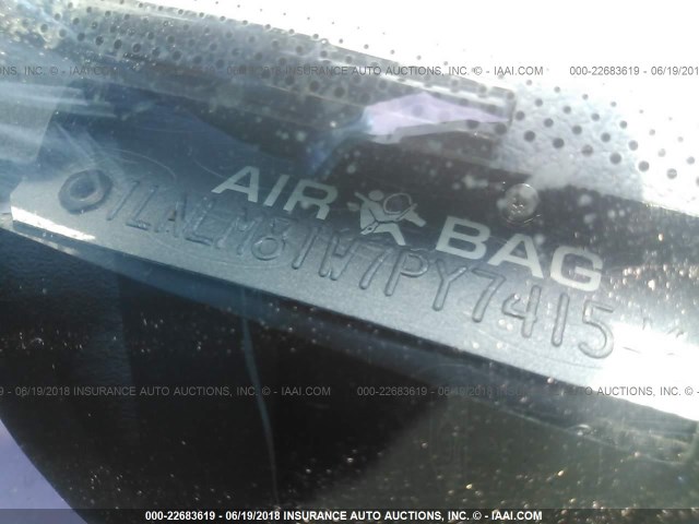 1LNLM81W7PY741546 - 1993 LINCOLN TOWN CAR EXECUTIVE SILVER photo 9