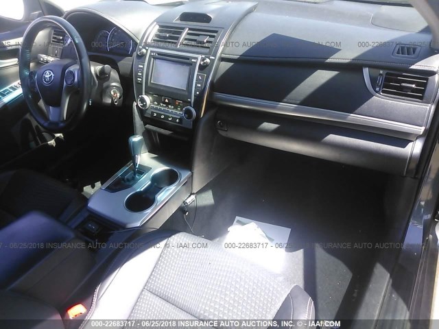 4T1BF1FK6DU213213 - 2013 TOYOTA CAMRY L/SE/LE/XLE 灰色 照片 5