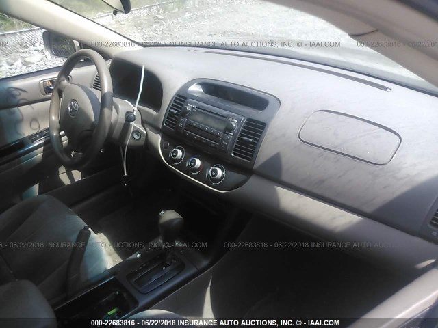 4T1BE32K35U980832 - 2005 TOYOTA CAMRY LE/XLE/SE 金色 照片 5