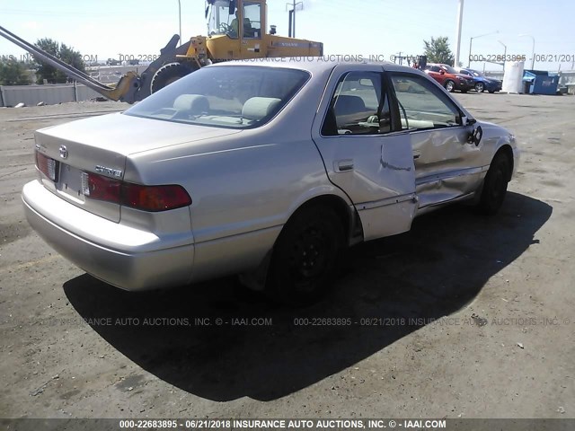 JT2BG22K7Y0432510 - 2000 TOYOTA CAMRY CE/LE/XLE ოქროსფერი ფოტო 4