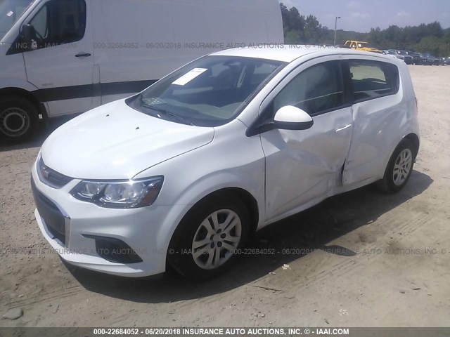 1G1JG6SH4H4169666 - 2017 CHEVROLET SONIC WHITE photo 2