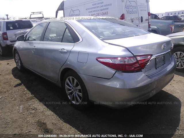 4T1BF1FK8FU976627 - 2015 TOYOTA CAMRY LE/XLE/SE/XSE SILVER photo 3
