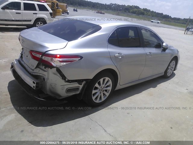 JTNB11HK8J3043160 - 2018 TOYOTA CAMRY L/LE/XLE/SE/XSE SILVER photo 4