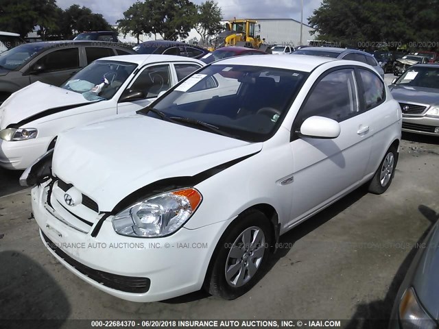 KMHCM3AC2BU186224 - 2011 HYUNDAI ACCENT GL WHITE photo 2