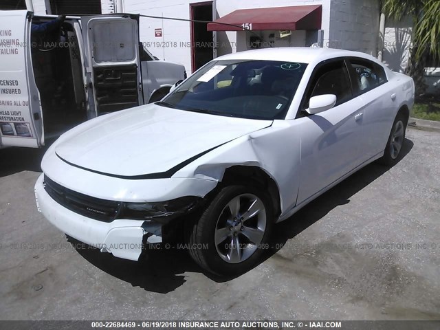 2C3CDXHG6JH176158 - 2018 DODGE CHARGER SXT PLUS WHITE photo 2