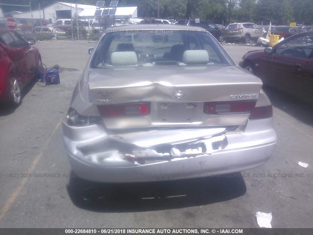 JT2BG22K1X0312359 - 1999 TOYOTA CAMRY LE/XLE 金色 照片 6