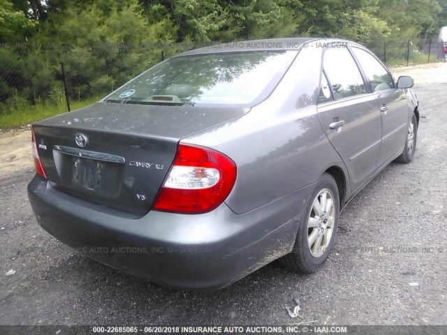 4T1BF30K04U578992 - 2004 TOYOTA CAMRY LE/XLE/SE ნაცრისფერი ფოტო 4