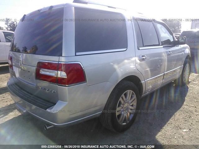 5LMJJ2H58CEL04528 - 2012 LINCOLN NAVIGATOR SILVER photo 4