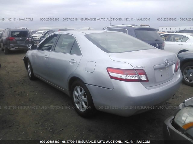 4T1BF3EK1BU760495 - 2011 TOYOTA CAMRY SE/LE/XLE SILVER photo 3
