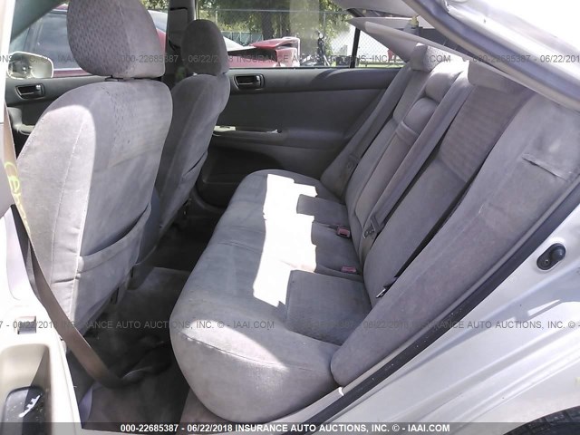 4T1BE32KX2U004266 - 2002 TOYOTA CAMRY LE/XLE/SE ვერცხლისფერი ფოტო 8