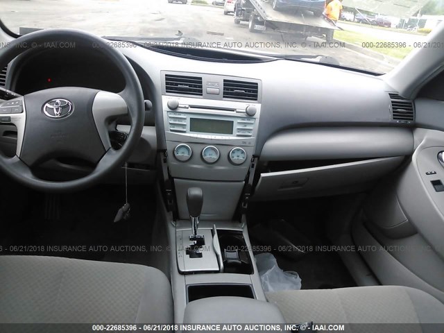 4T1BE46K28U237745 - 2008 TOYOTA CAMRY CE/LE/XLE/SE SILVER photo 5