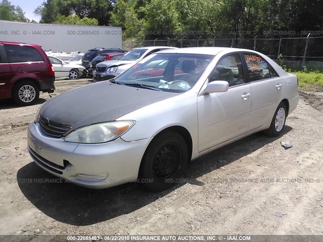 4T1BE32KX2U037624 - 2002 TOYOTA CAMRY LE/XLE/SE 银色 照片 2