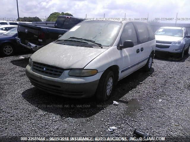 2P4FP25B8XR225158 - 1999 PLYMOUTH VOYAGER WHITE photo 2