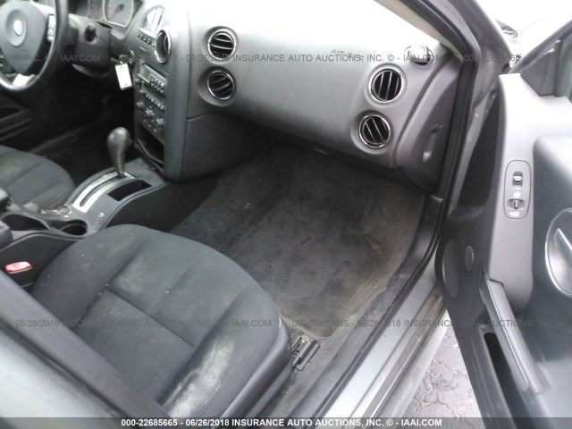 2G2WP552781118774 - 2008 PONTIAC GRAND PRIX GRAY photo 5
