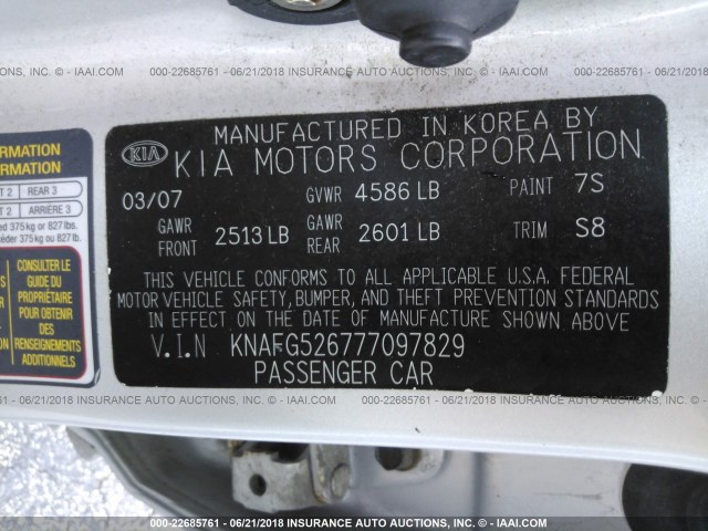 KNAFG526777097829 - 2007 KIA RONDO LX/EX SILVER photo 9