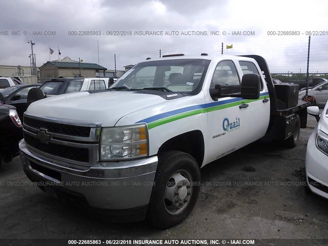 1GB4KZCL1BF173519 - 2011 CHEVROLET SILVERADO K3500 WHITE photo 2