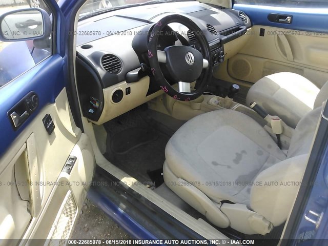 3VWBB61C8WM005495 - 1998 VOLKSWAGEN NEW BEETLE 蓝色 照片 5