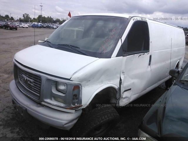 1GTHG39R521149857 - 2002 GMC SAVANA G3500 WHITE photo 2