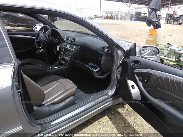 WDBTJ56H89F264581 - 2009 MERCEDES-BENZ CLK 350 GRAY photo 5