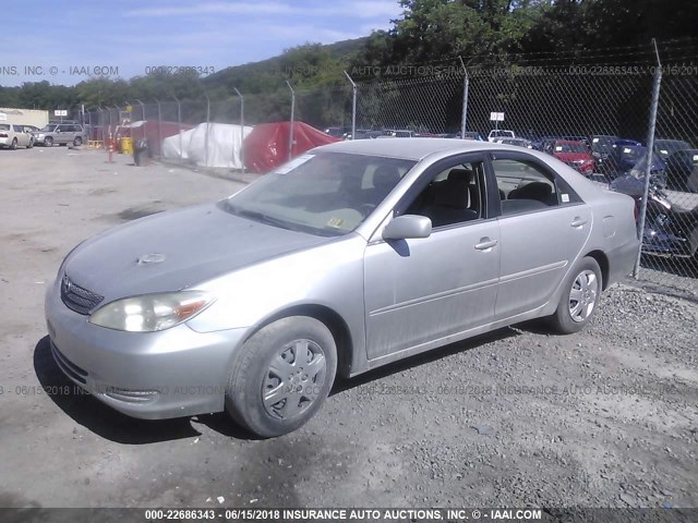 4T1BE32K62U097898 - 2002 TOYOTA CAMRY LE/XLE/SE ვერცხლისფერი ფოტო 2