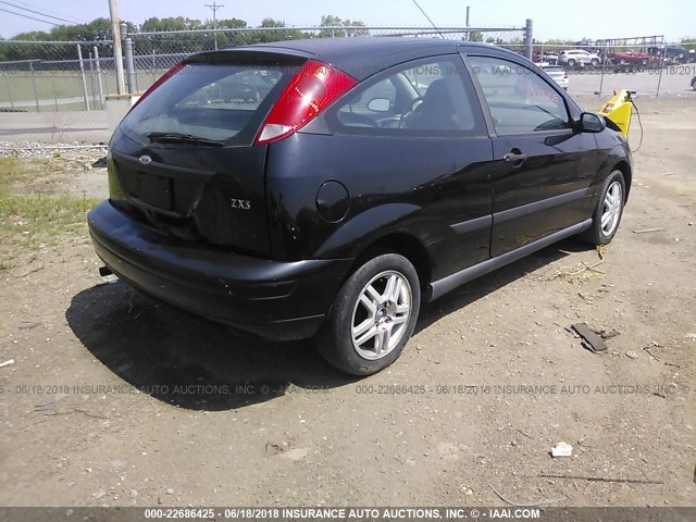 3FAHP31311R176460 - 2001 FORD FOCUS ZX3 BLACK photo 4