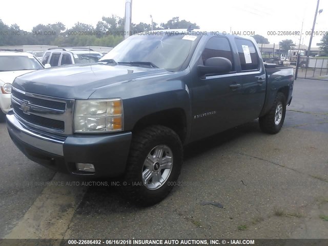 2GCEK13M971613219 - 2007 CHEVROLET SILVERADO K1500 CREW CAB BLUE photo 2