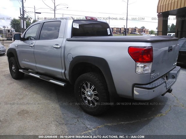 5TFHW5F13CX253307 - 2012 TOYOTA TUNDRA CREWMAX LIMITED SILVER photo 3