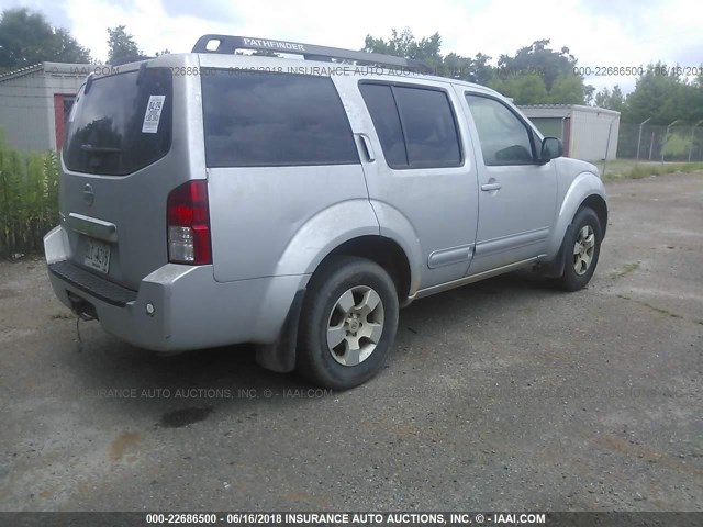 5N1AR18U26C670143 - 2006 NISSAN PATHFINDER LE/SE/XE SILVER photo 4