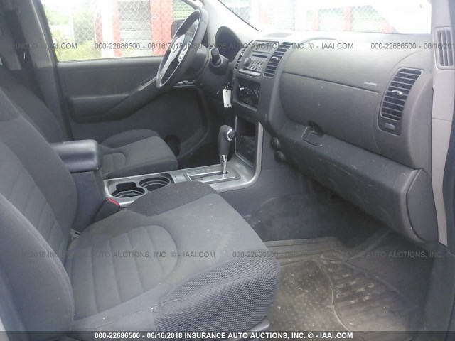 5N1AR18U26C670143 - 2006 NISSAN PATHFINDER LE/SE/XE SILVER photo 5