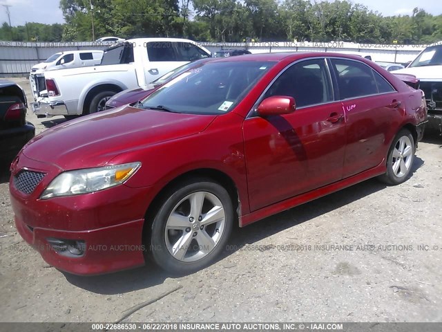 4T1BF3EK9BU154085 - 2011 TOYOTA CAMRY SE/LE/XLE RED photo 2