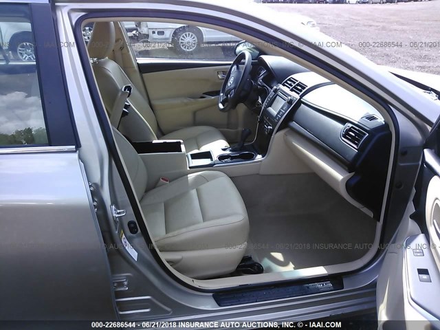 4T4BF1FK9FR475994 - 2015 TOYOTA CAMRY LE/XLE/SE/XSE Champagne photo 5