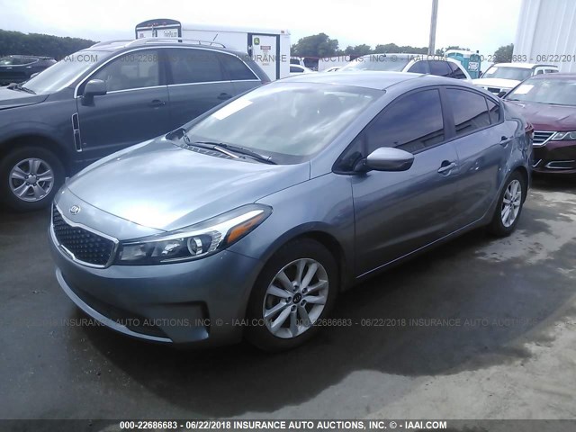 3KPFL4A77HE098578 - 2017 KIA FORTE LX/S SILVER photo 2