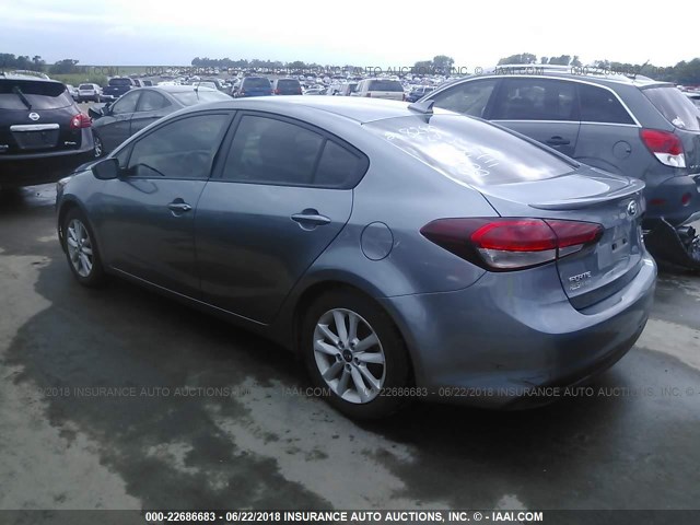 3KPFL4A77HE098578 - 2017 KIA FORTE LX/S SILVER photo 3