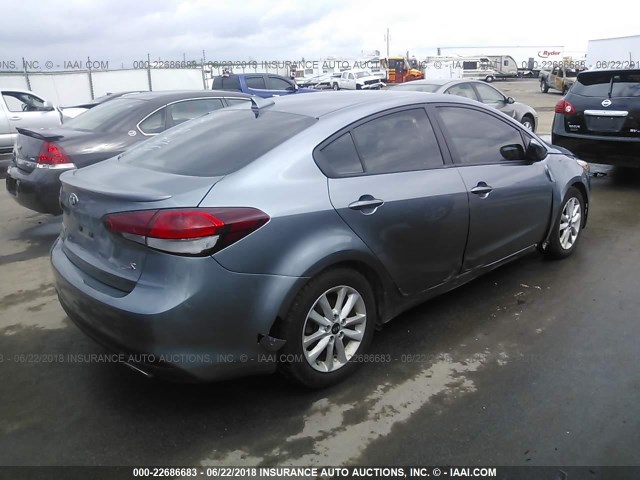 3KPFL4A77HE098578 - 2017 KIA FORTE LX/S SILVER photo 4