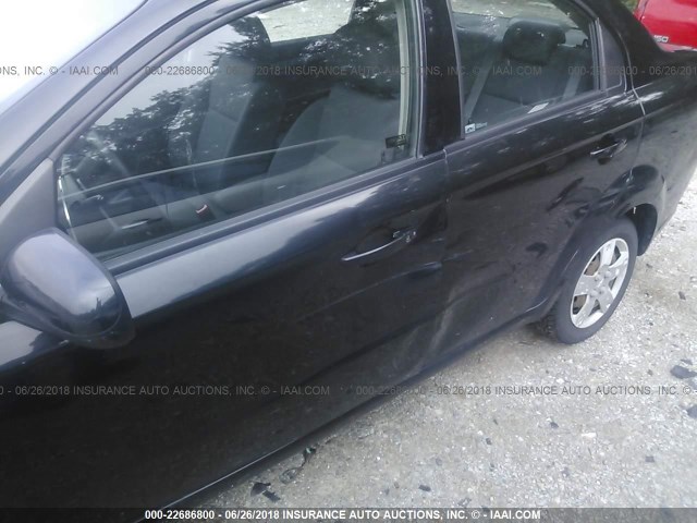 KL1TD56618B145470 - 2008 CHEVROLET AVEO LS BLACK photo 6
